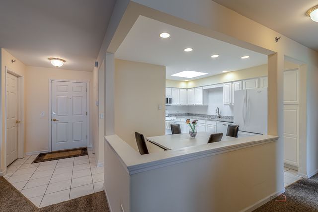351 Town Place Circle 503, Buffalo Grove, IL 60089