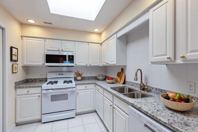 351 Town Place Circle 503, Buffalo Grove, IL 60089