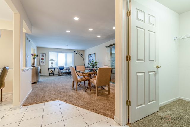 351 Town Place Circle 503, Buffalo Grove, IL 60089