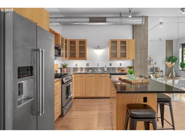 420 Nw 11TH Ave 503, Portland, OR 97209