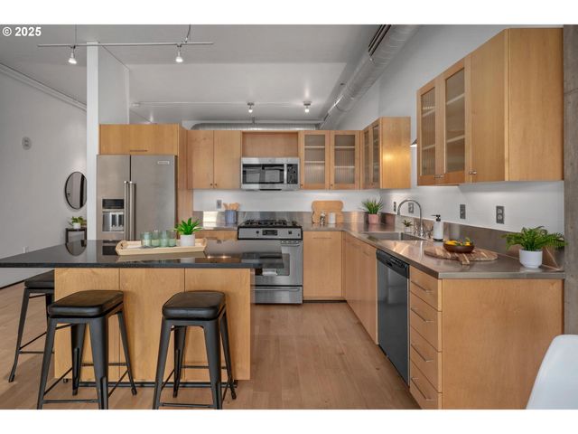 420 Nw 11TH Ave 503, Portland, OR 97209