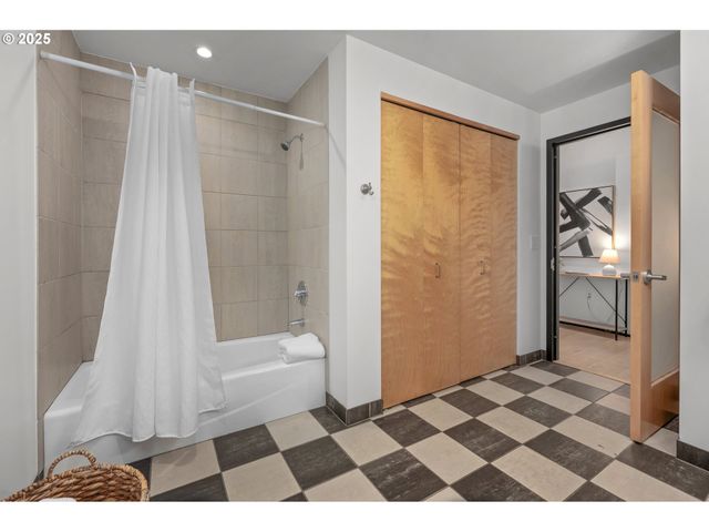 420 Nw 11TH Ave 503, Portland, OR 97209