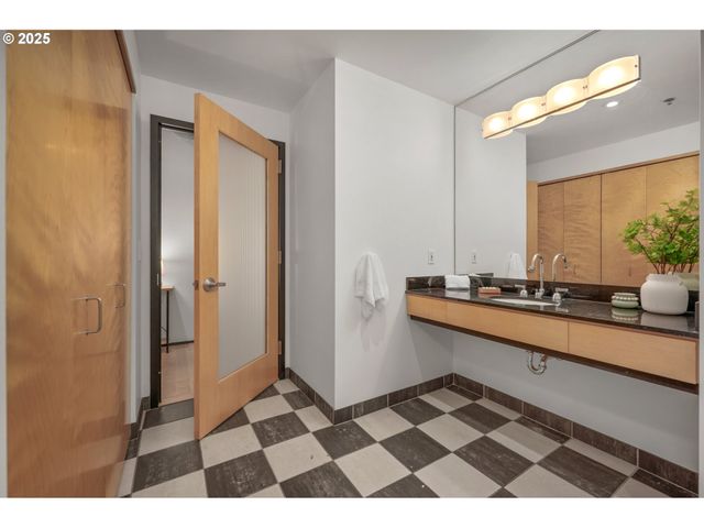 420 Nw 11TH Ave 503, Portland, OR 97209