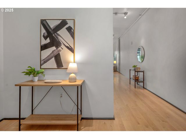 420 Nw 11TH Ave 503, Portland, OR 97209