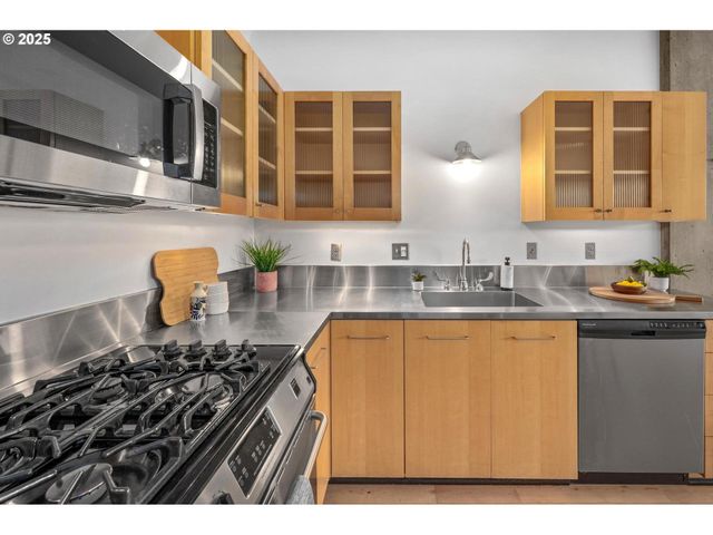 420 Nw 11TH Ave 503, Portland, OR 97209