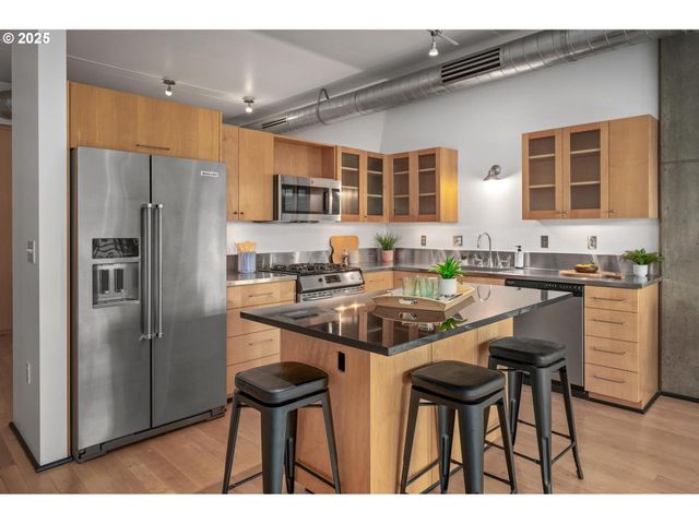 420 Nw 11TH Ave 503, Portland, OR 97209