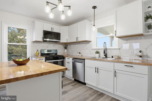 993 N QUEEN ST, York, PA 17404