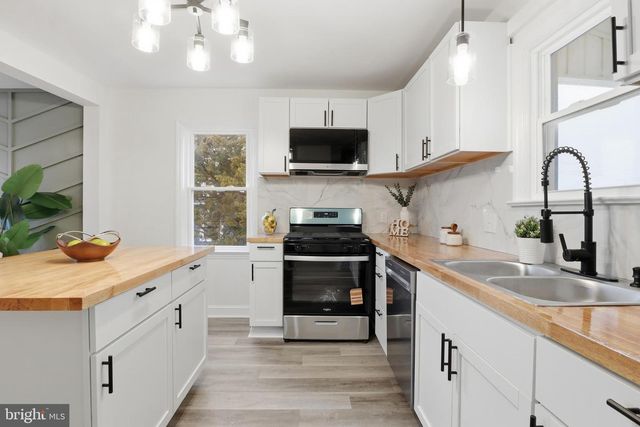 993 N QUEEN ST, York, PA 17404