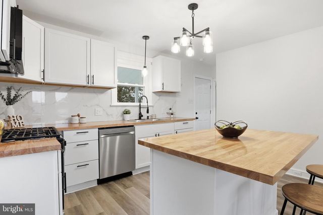 993 N QUEEN ST, York, PA 17404