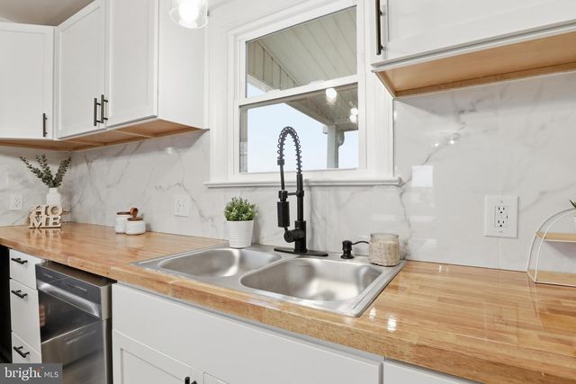 993 N QUEEN ST, York, PA 17404