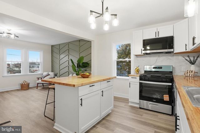 993 N QUEEN ST, York, PA 17404