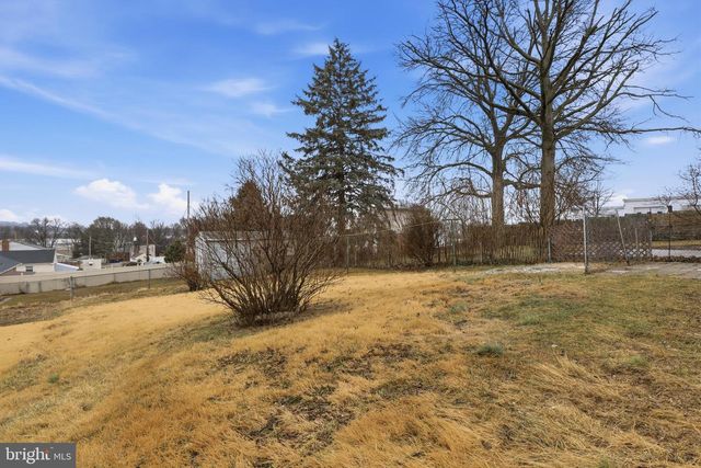 993 N QUEEN ST, York, PA 17404