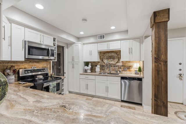 640 S Ripple Creek Drive 640, Houston, TX 77057