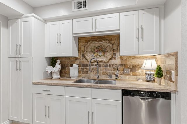 640 S Ripple Creek Drive 640, Houston, TX 77057