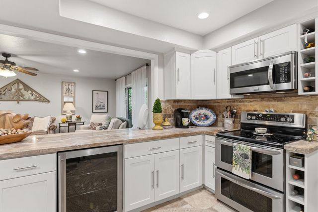 640 S Ripple Creek Drive 640, Houston, TX 77057