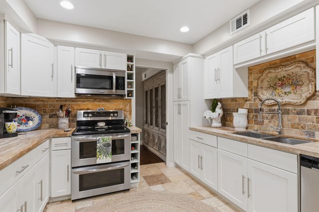 640 S Ripple Creek Drive 640, Houston, TX 77057