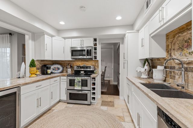 640 S Ripple Creek Drive 640, Houston, TX 77057