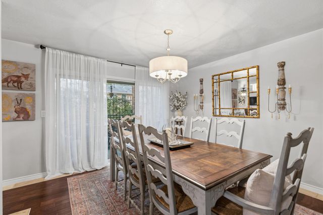 640 S Ripple Creek Drive 640, Houston, TX 77057