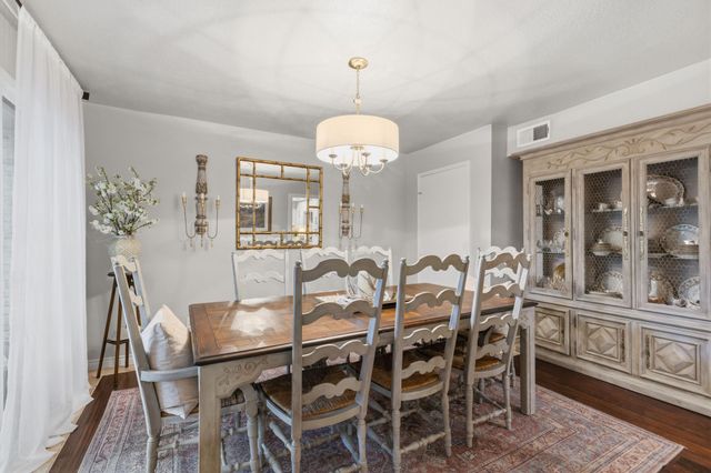640 S Ripple Creek Drive 640, Houston, TX 77057