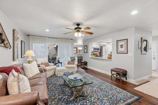 640 S Ripple Creek Drive 640, Houston, TX 77057