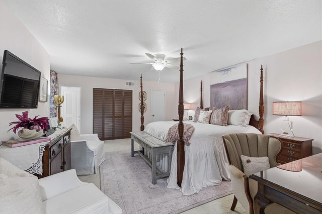 640 S Ripple Creek Drive 640, Houston, TX 77057