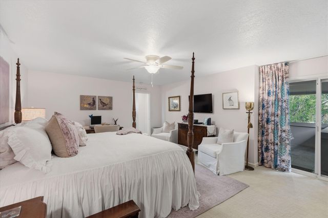 640 S Ripple Creek Drive 640, Houston, TX 77057