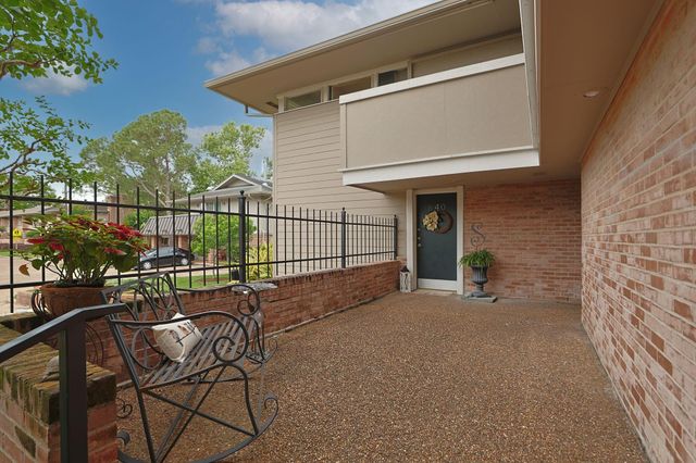 640 S Ripple Creek Drive 640, Houston, TX 77057