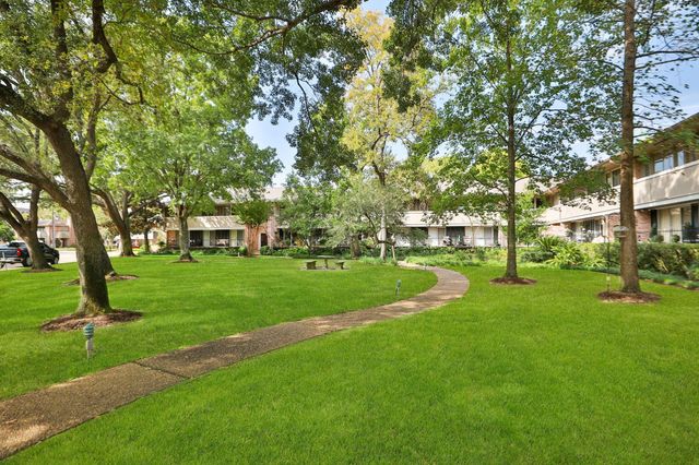 640 S Ripple Creek Drive 640, Houston, TX 77057