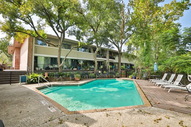 640 S Ripple Creek Drive 640, Houston, TX 77057
