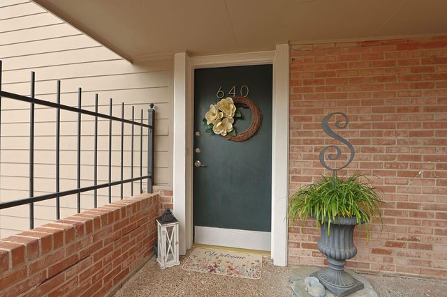 640 S Ripple Creek Drive 640, Houston, TX 77057