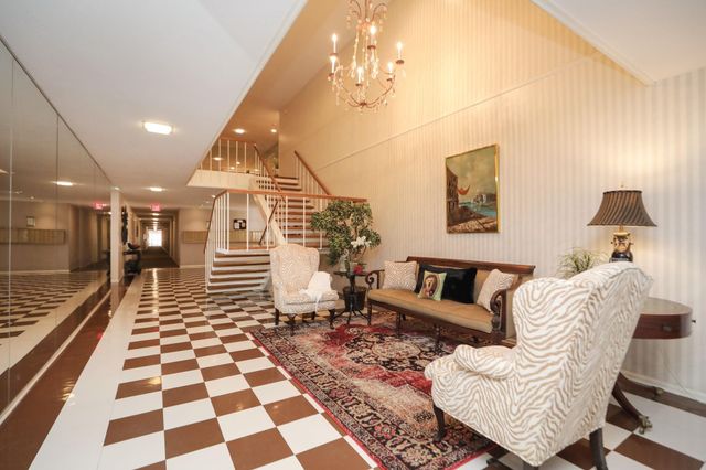 640 S Ripple Creek Drive 640, Houston, TX 77057