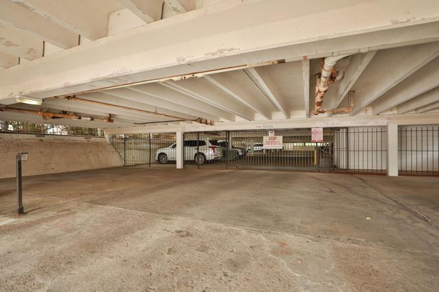 640 S Ripple Creek Drive 640, Houston, TX 77057