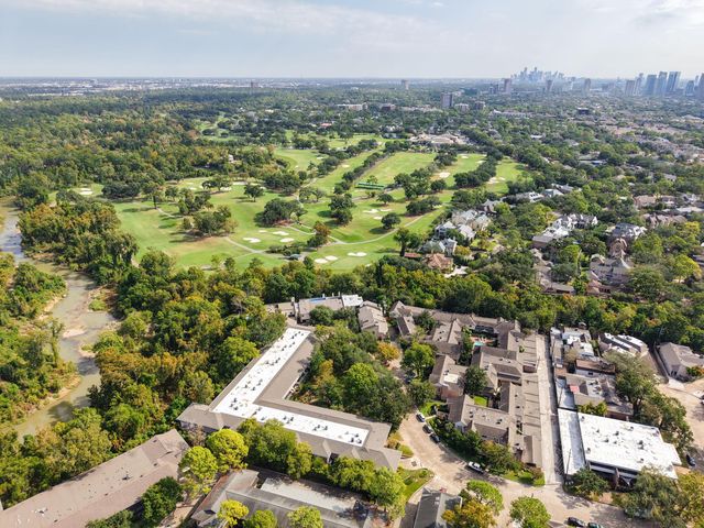 640 S Ripple Creek Drive 640, Houston, TX 77057