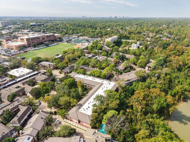 640 S Ripple Creek Drive 640, Houston, TX 77057