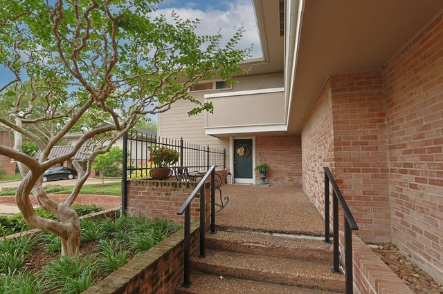 640 S Ripple Creek Drive 640, Houston, TX 77057