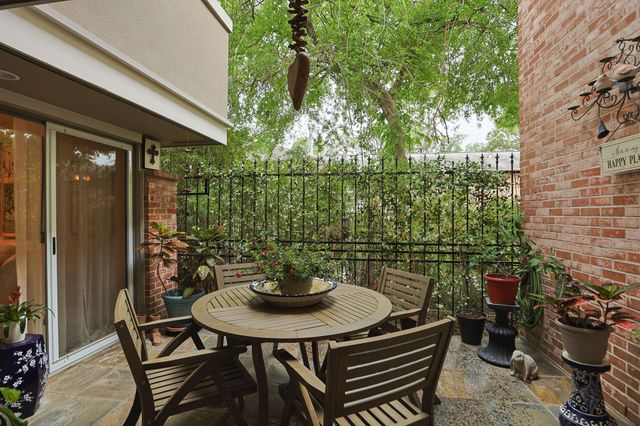 640 S Ripple Creek Drive 640, Houston, TX 77057