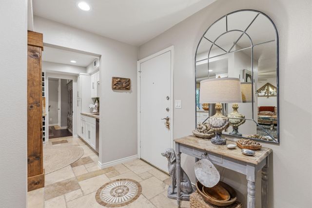 640 S Ripple Creek Drive 640, Houston, TX 77057