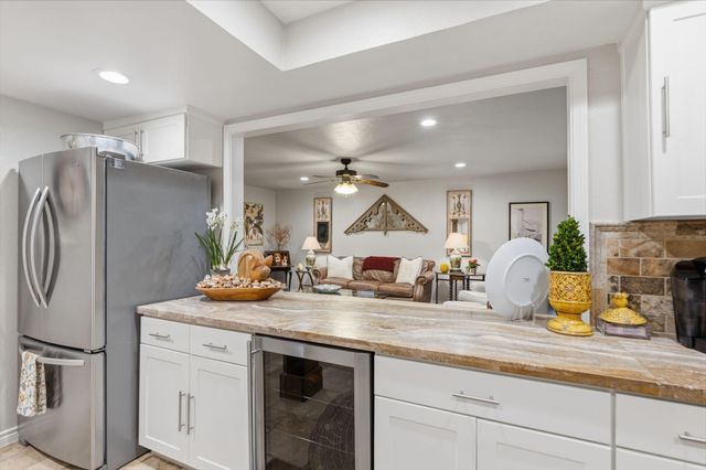640 S Ripple Creek Drive 640, Houston, TX 77057