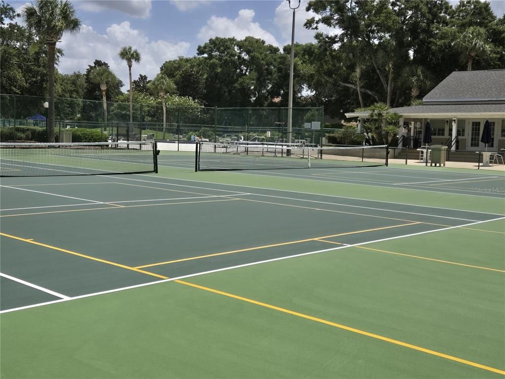 Image 67 of property listing at 651 OAK HOLLOW WAY, Altamonte Springs, FL 32714