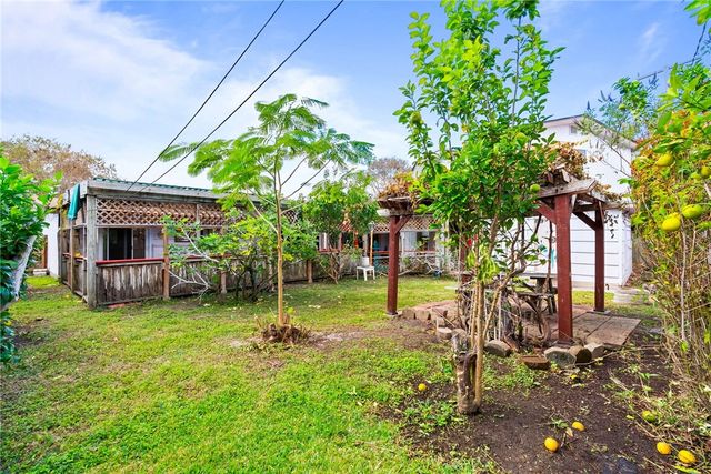 518 Dolphin Pl, Corpus Christi, TX 78411