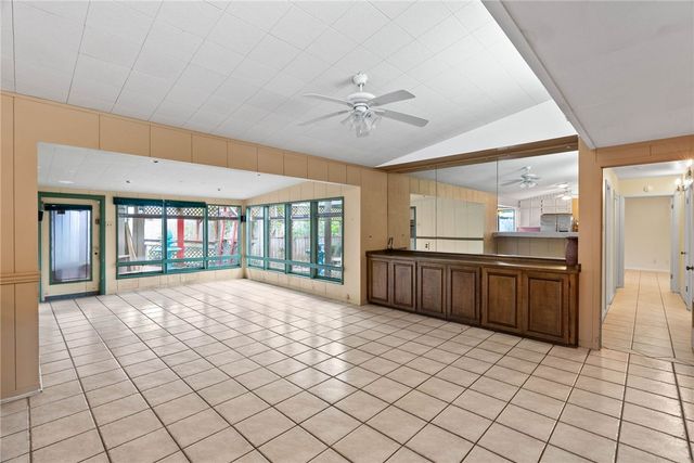 518 Dolphin Pl, Corpus Christi, TX 78411