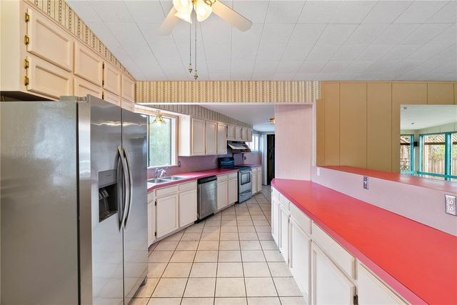 518 Dolphin Pl, Corpus Christi, TX 78411