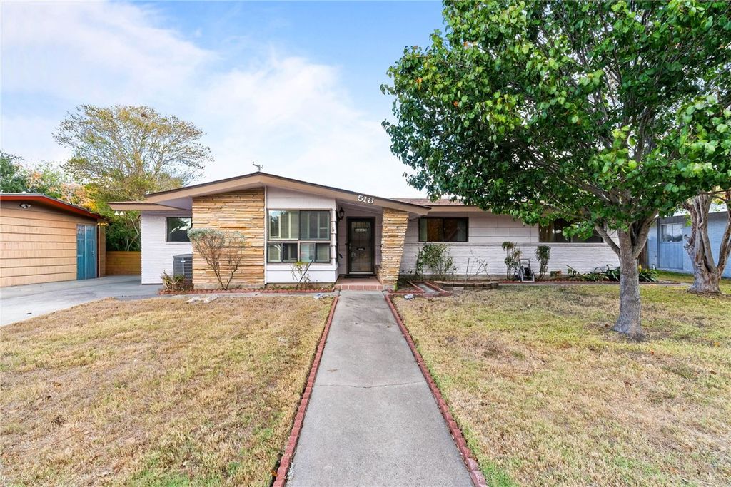 518 Dolphin Pl, Corpus Christi, TX 78411
