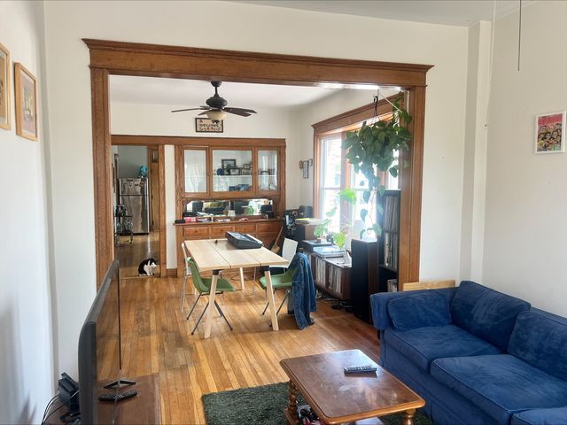 3330 W Evergreen Avenue, Chicago, IL 60651