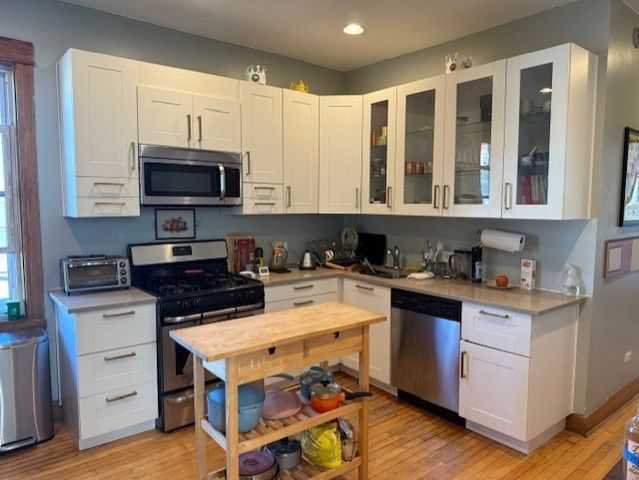 3330 W Evergreen Avenue, Chicago, IL 60651