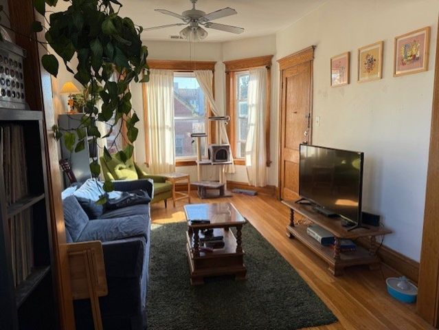 3330 W Evergreen Avenue, Chicago, IL 60651