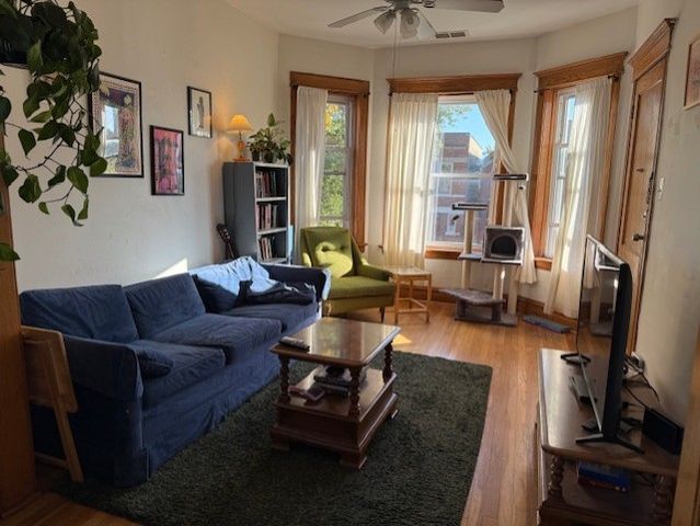 3330 W Evergreen Avenue, Chicago, IL 60651