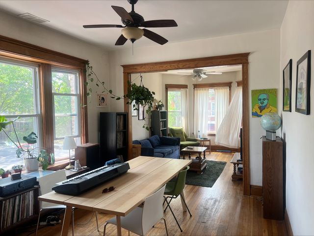 3330 W Evergreen Avenue, Chicago, IL 60651