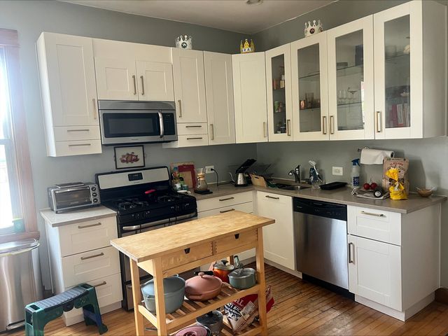 3330 W Evergreen Avenue, Chicago, IL 60651