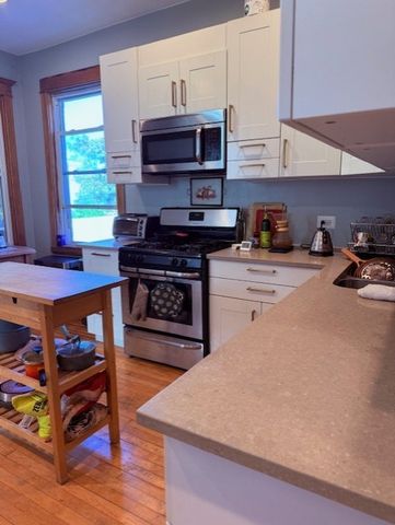 3330 W Evergreen Avenue, Chicago, IL 60651